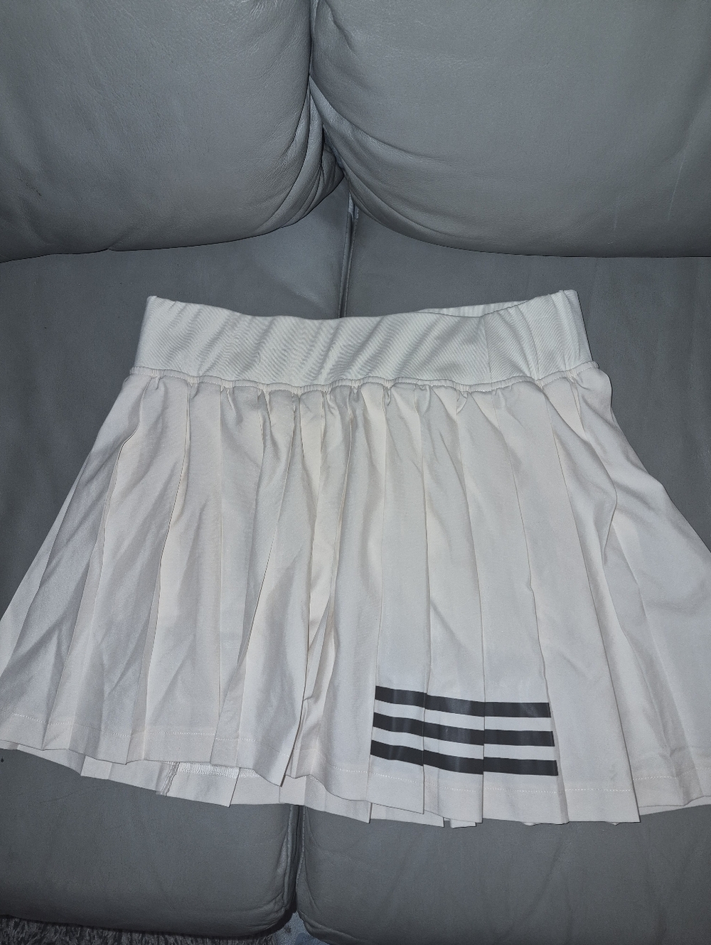 New Adidas Pleated Tennis Skirt with Black Stripe Detail Sz M Cream White